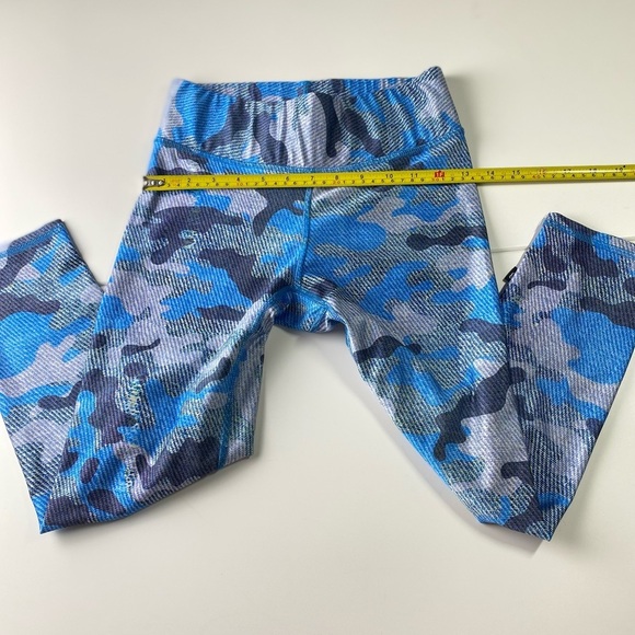 TEREZ WOMEN'S CAMO CAPRI COMPRESSION LEGGINGS SIZE 'S' - Picture 2 of 8